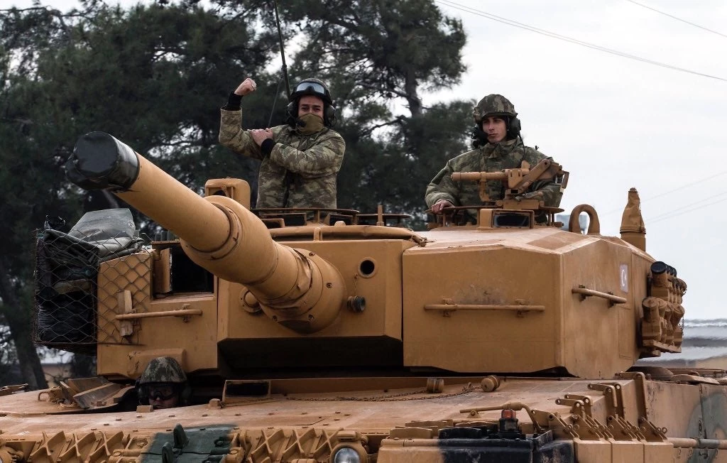 Τουρκικά άρματα μάχης στο κέντρο της Αφρίν – Δείτε βίντεο